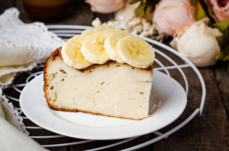 Diet cottage cheese casserole with banana and apple