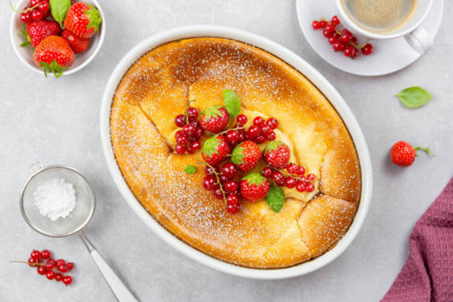 Curd casserole with strawberries and semolina