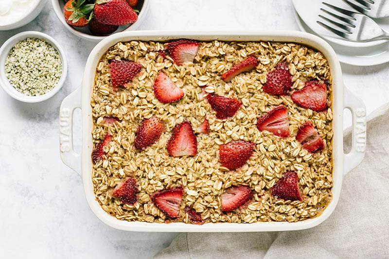 Strawberry casserole with rolled oats